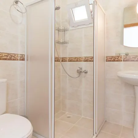 Vila 6 Bedroom - 1038 *