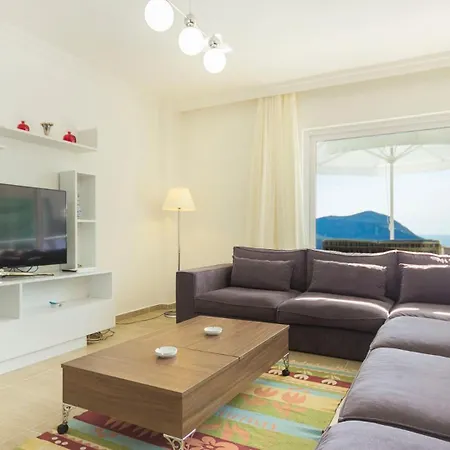 6 Bedroom - 1038